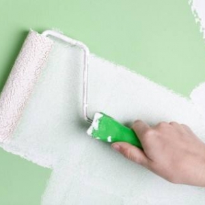 油漆加工廠利潤(rùn)怎么樣？談?wù)動(dòng)推峒庸S怎樣接單